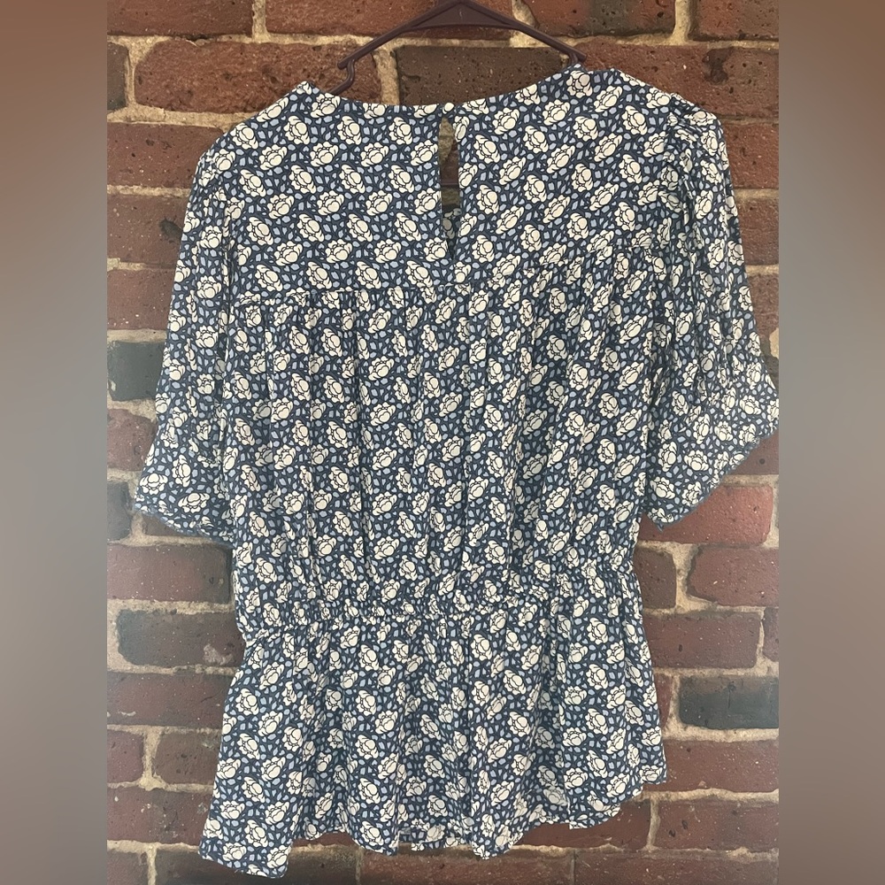 Marks & Spencer Blue and White Floral Top same pattern as Kate Middleton dress - Picture 2 of 3